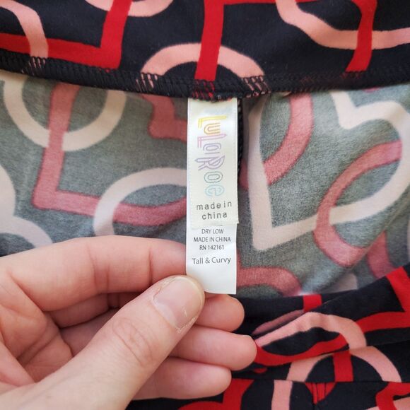 NEW LuLaRoe Valentine's Black Red Heart Leggings - Picture 7 of 9